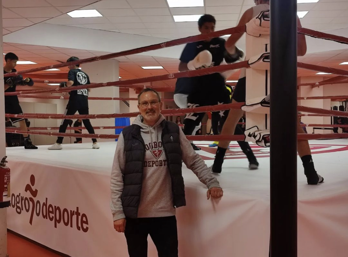 FBoxeoRioja's tweet photo. Hoy hemos tenido una jornada de tecnificación deportiva en la nueva sala de boxeo de @LogroñoDeporte. Nos ha acompañado @rubenantonanzas.
Seguimos aprendiendo y disfrutando con el boxeo 🥊❤️
#BoxeoLaRioja #PNTD https://t.co/rHbe7p6Ozb