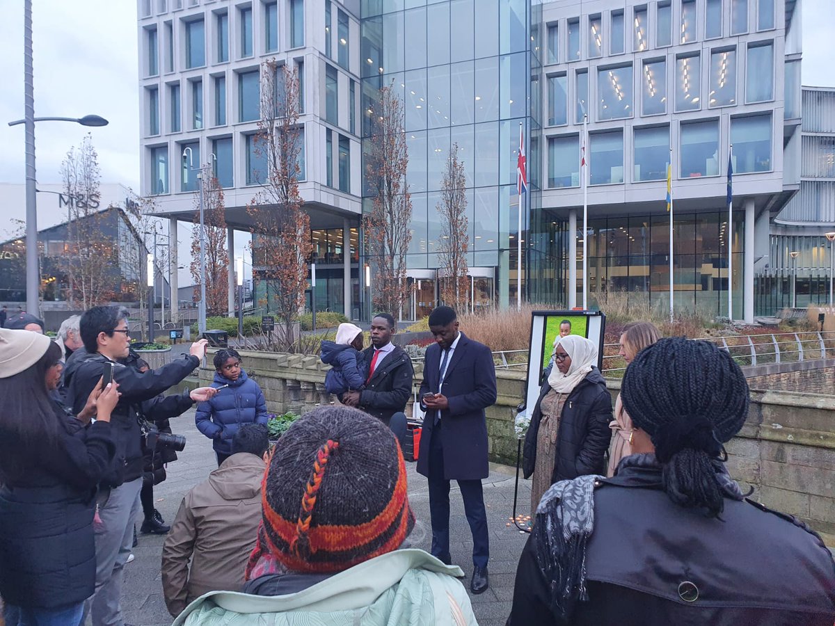 A huge surprise and deeply moving that Awaab Ishaks family joined the vigil today. <a href="/gmtenantsunion/">Greater Manchester Tenants Union</a> campaigners in Rochdale, and the whole housing movement stands in solidarity with them, and determined to end the suffering of so many others in substandard housing today. 2/4