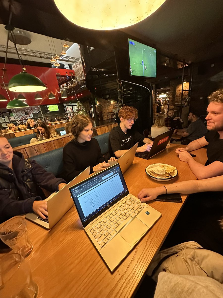 F2Operations's tweet photo. Final group meeting :( #uolchallenge #operationsmanagement #fun https://t.co/MJwlJmfYZt
