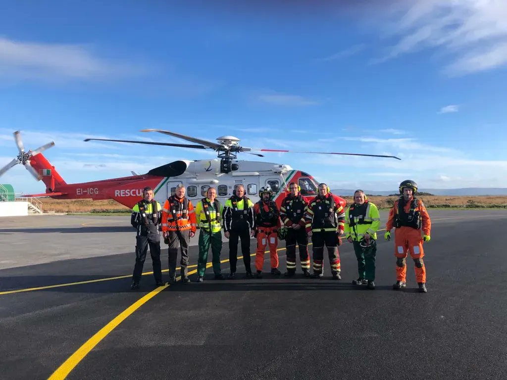 The Irish Coast Guard and @rnli took part in an Aer Arann, Emergency planning exercise for Inis Meain last Tuesday 15th. As part of the exercise Valentia MRCC coordinated the transport of emergency personnel from @gardainfo @AmbulanceNAS and Galway Fire Service to Inis Meain.