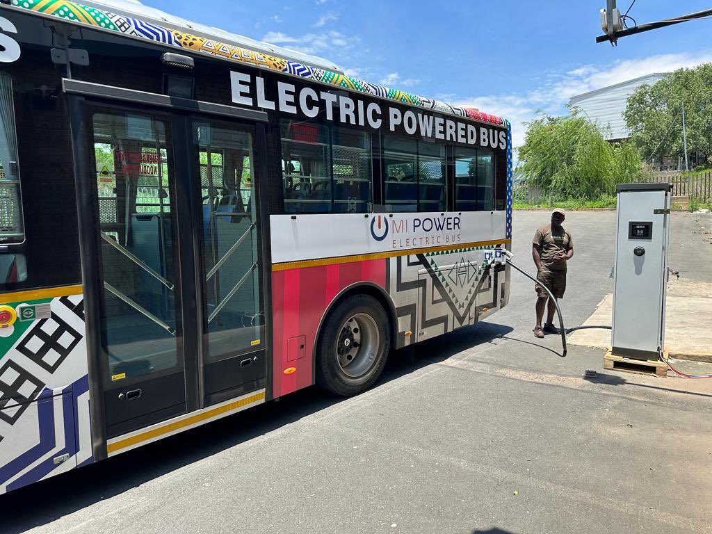 ramabulanamk's tweet photo. As part of our preparation for 2023 customers usages , Today we tested @GridCars 1000 volt fast chargers and works like charm #mipower #ElectricVehicles https://t.co/3dVNNHEPZY