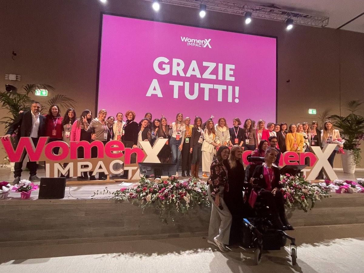 Si chiude così, con una bellissima foto di gruppo, l’edizione 2022 di <a href="/womenximpact/">WomenXimpact</a>! Grazie a tutti! #WomenX2022