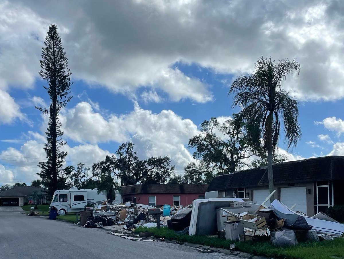 ScottMooreWAICG's tweet photo. Amazing four days with our oldest granddaughter in Fort Myers, FL volunteering with Samaritan’s Purse helping residents through a difficult time. https://t.co/hPDONkRbmG