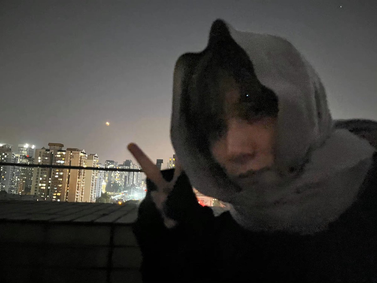 LittleVenusTH's tweet photo. ⏳221113 | 李长庚是我呀 weibo

ผมจับมันไม่ได้..

☀️ #LiChanggeng #ChanggengLee #李长庚 #หลี่ฉางเกิง ☀️ https://t.co/cSQsUCYjmv