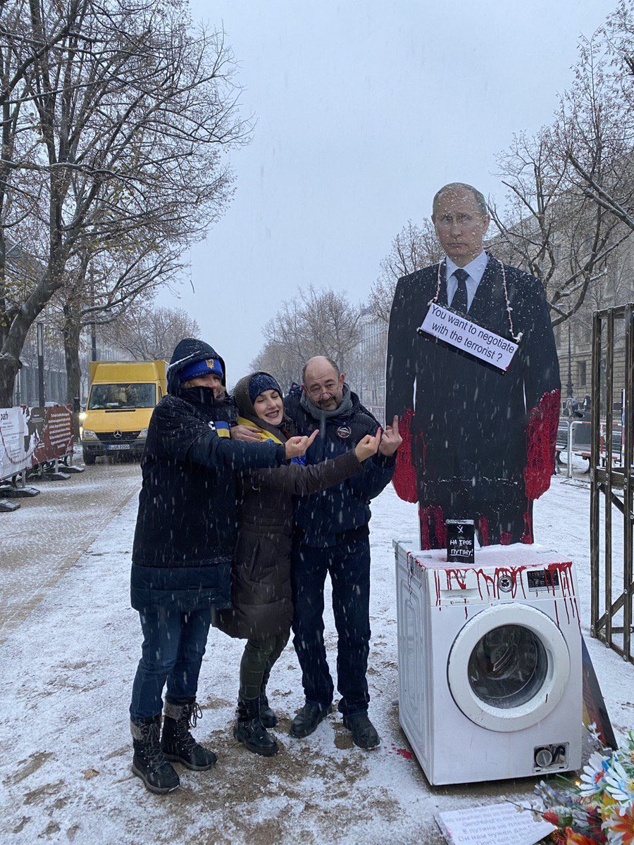 unKremlin's tweet photo. Berlin 19.11.22
#stopputin #saveukraine #standwithukraine #united24 #ukrainemustwin https://t.co/TXBWR7EWCW