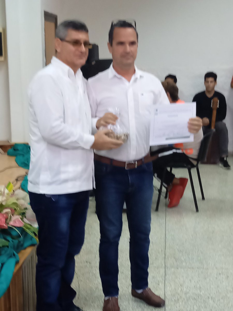 Las celebración por el #30aniversario  del <a href="/IBPCU/">Instituto de Biotecnología de las Plantas</a> estuvo acompañada por el reconocimiento a fundadores y trabajadores con 5, 10 y 20 años de labor <a href="/UCLVCU/">UCLV 🇨🇺</a> <a href="/CubaMES/">MES</a> <a href="/jsaborido50/">José Ramón Saborido Loidi.</a> <a href="/osanamoleriop/">Osana Molerio Pérez</a>