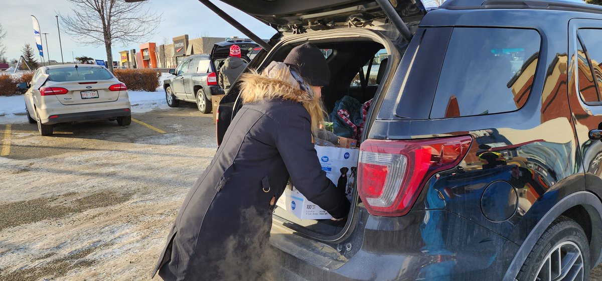 NewCountry981's tweet photo. It's #StackToSackHunger Day, pop by the @AMAcommunity Camrose Centre to donate to the Neighbor Aid Food Bank before noon! - @ScottMitchellFM #Camrose https://t.co/dPPuysvpMr