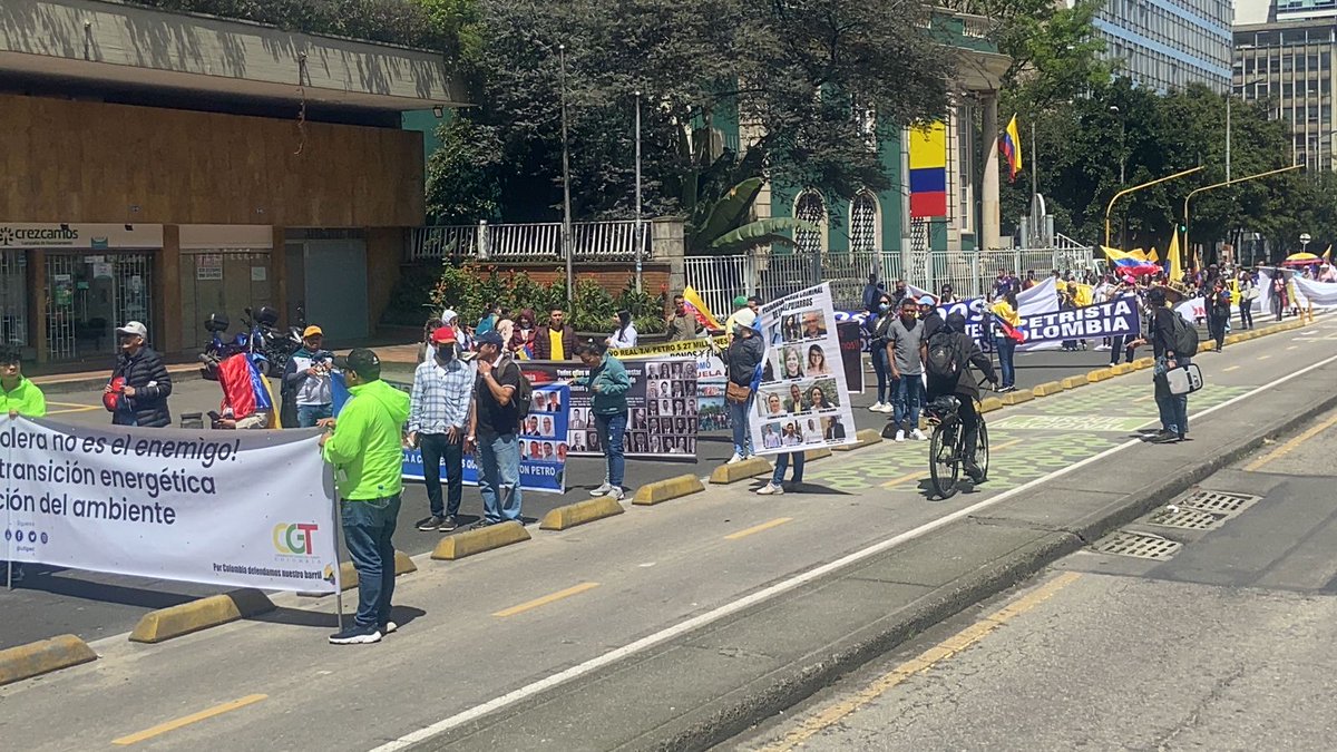 AndresGuryRod's tweet photo. La #GranTomaDeBogota primera incursión en la capital, y los resultados excelentes. El "gobierno" de @petrogustavo ya sabe que estamos acá, y que no la tienen fácil. No aceptamos sus reformas, y desconocemos su eleccion. #FueraPetro #NoALasReformas https://t.co/I1Vr6LCLlh