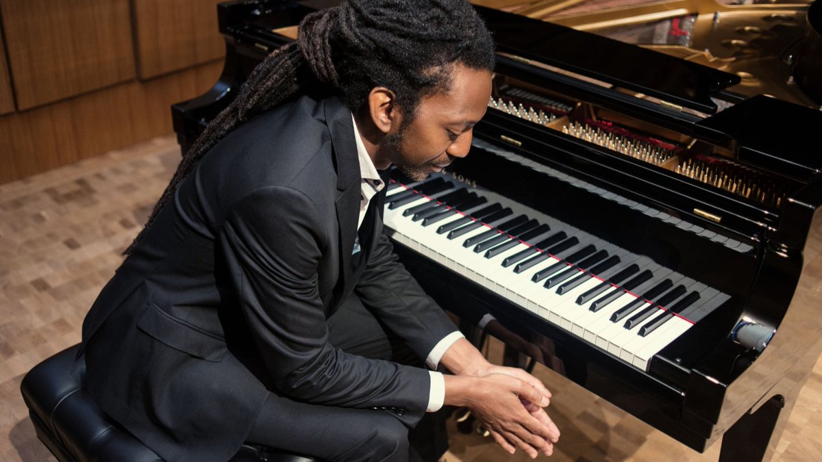Lincoln Center (@lincolncenter) on Twitter photo Explore the history and music of Cuba's Arará people at <a href="/ElioVillafranca/">Elio Villafranca</a>'s performance of "Don't Change My Name."
📆: Nov. 22nd
🕰️: 7:30pm
📍: David Rubenstein Atrium
🎟️: FREE
Learn more: lincolncenter.org/venue/atrium/e… Explore the history and music of Cuba's Arará people at <a href="/ElioVillafranca/">Elio Villafranca</a>'s performance of "Don't Change My Name."
📆: Nov. 22nd
🕰️: 7:30pm
📍: David Rubenstein Atrium
🎟️: FREE
Learn more: lincolncenter.org/venue/atrium/e…