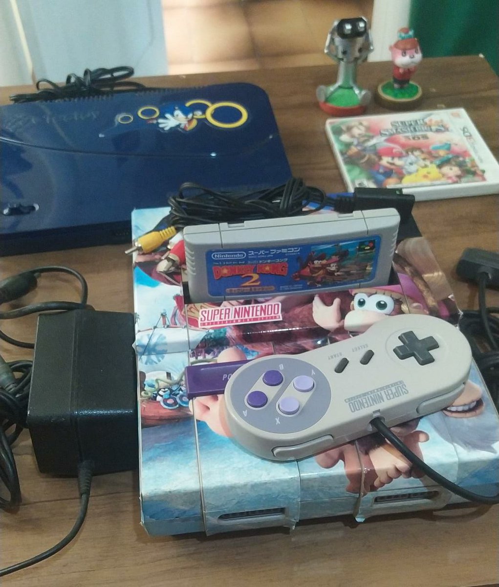 Minha esposa ficou viciada em Pokemon, resolvi rifar alguns itens para comprar um switch lite e o jogo pra ela!

100 números - 15 reais.
Prêmio: 1 SNES com DKC 2, controle e cabos.
1 Master System Evolution + 100 jogos na memória

2 Amiibos + 1 Smash Bros de 3DS

Vem de DM!