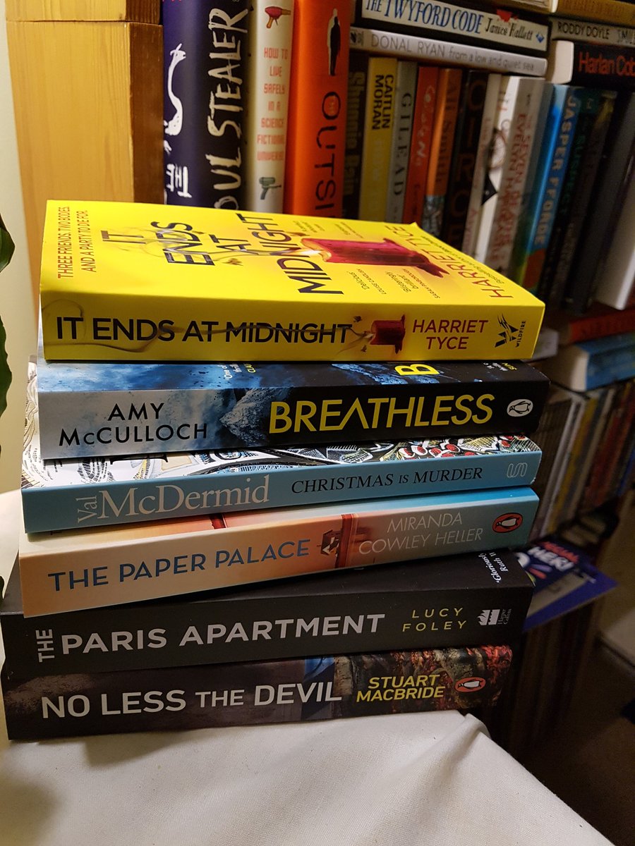 Deebeecee60's tweet image. Look what Himself brought me back from his afternoon mooch! 😍

Have you read any of these? What should I start with? #HelpMeChoose