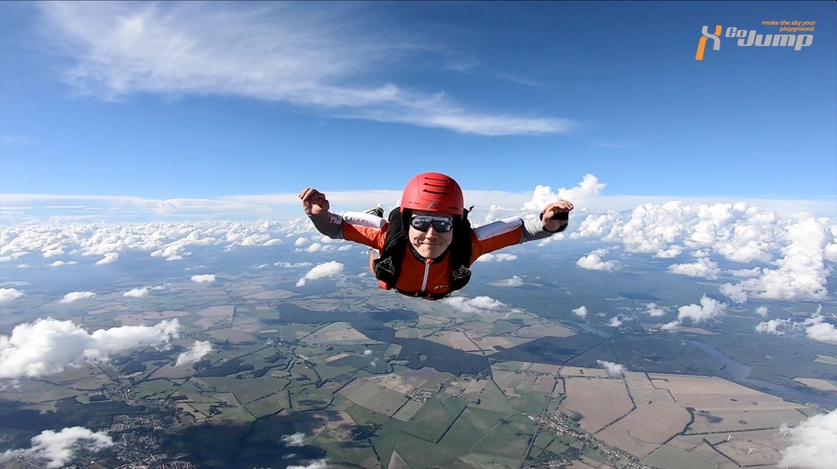 Sobald die Sprungsaison 2023 losgeht, bieten wir auch wieder neue AFF-Kurse an. Wir können euch beibringen, wie man fallschirmspringt, es ist keine Vorerfahrung notwendig! 😃

#gojump #maketheskyyourplayground #affausbildung #lernfallschirmspringen #afflizenz