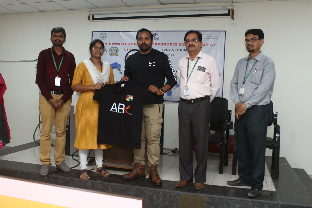 ksrmceofficial's tweet photo. Department of ECE organized Industrial Robotic Workshop in association with ARC Centre on Nov 2022

#ksrm #ksrmece #ksrmce #arc #ksrmarc #roboticworkshop #internationalscienceday #kandulagroups #engineering #kadapa #ksrmceclubs #jntua #AICTE #aishe #IntiativesofMHRD #eisc  #ugc https://t.co/rgBEmRwqFs
