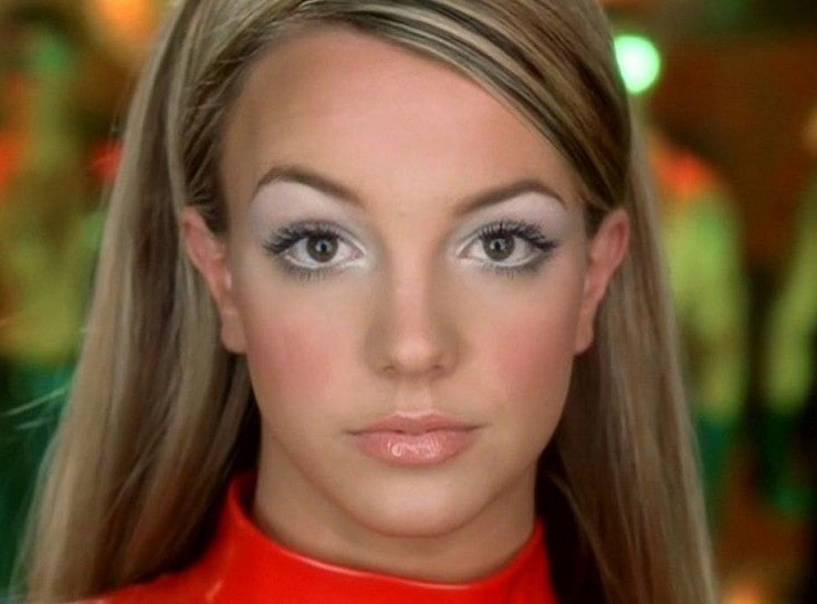dailyrosies's tweet photo. Juro que por un momento vi a Britney Spears https://t.co/BrWihimBJP