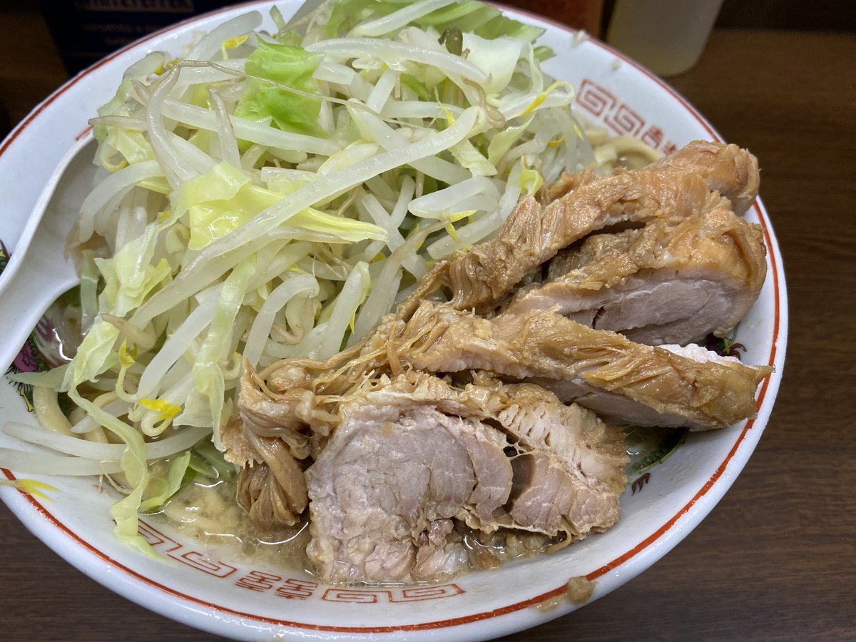 ラーメン二郎横浜関内店にて、「小ラーメン ＋ にんにく多め」