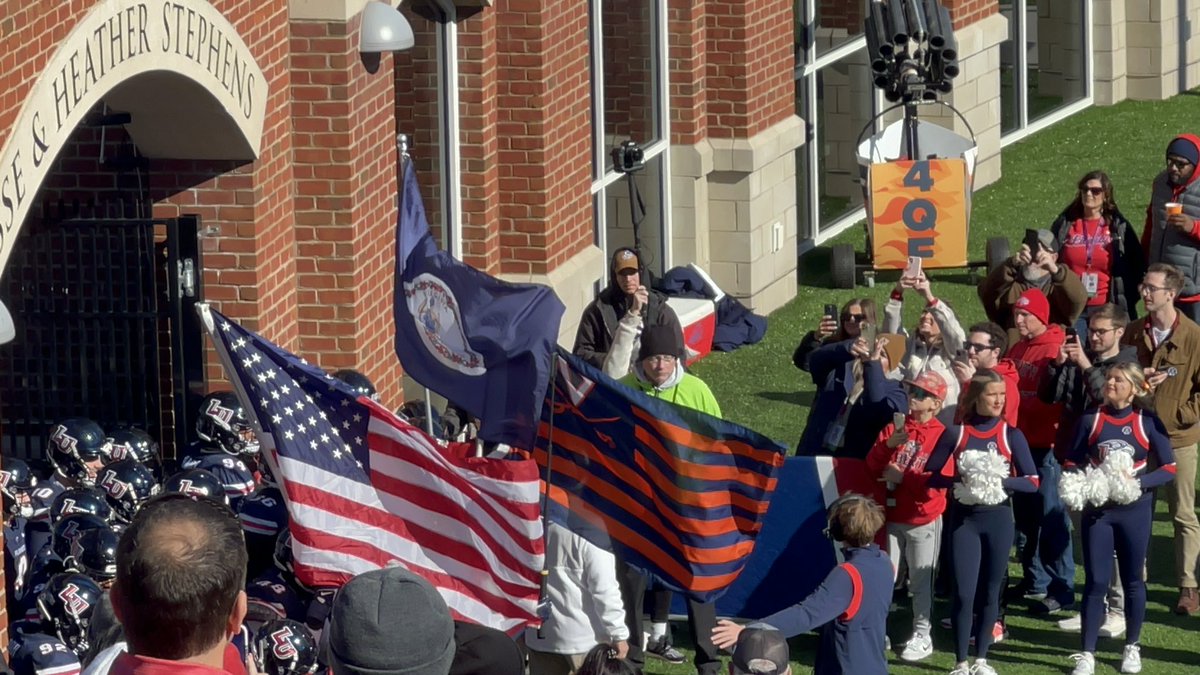 sarahpettman316's tweet photo. Really respecting how @LibertyFootball is flying the @UVAFootball flag at the #LUvsVT game https://t.co/HWc9Mthnyr