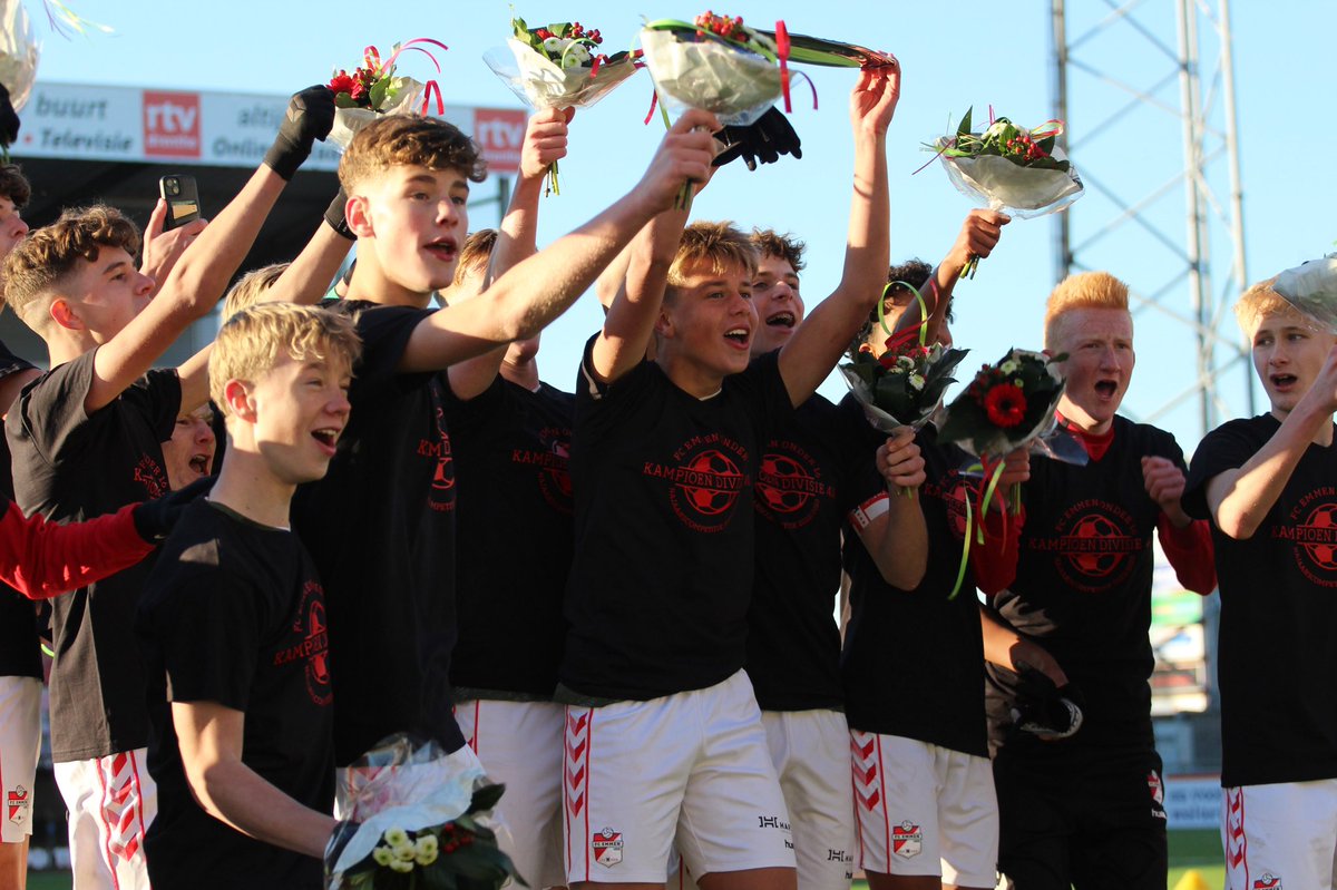 Jboer0's tweet photo. FC Emmen O16 promoveert naar Divisie 3! 🏆📸 https://t.co/YTp17LMWV1