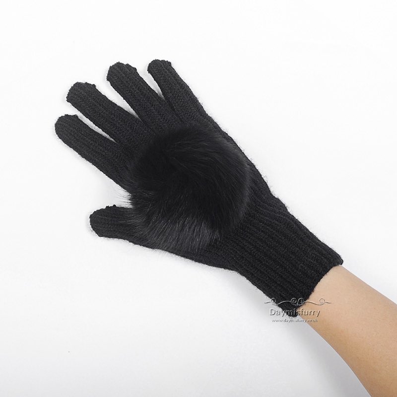 DAYMISFURRY's tweet photo. Winter touch tech glove with fox fur Pompom. #ootd #fur #accessory #fashiongloves #fashionstyle #fashionaccessory #knit #knitglove #knitstyle #knitfashion #womenswear #womemfashion #ladyfashion #ladystyle #ladyoutfit #girlsfashion #girlstyle #handmade #boutique #boutiquefashion https://t.co/WqiD1XZQVO