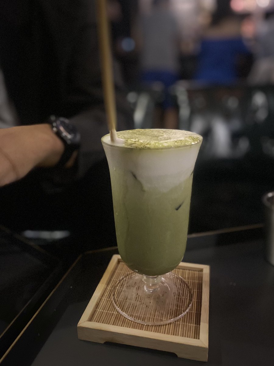 有人來酒吧喝抹茶歐蕾

還有這瓶威士忌
我們是店裡第一個喝到的(˶‾᷄ ⁻̫ ‾᷅˵) https://t.co/ei3GDHsaZV