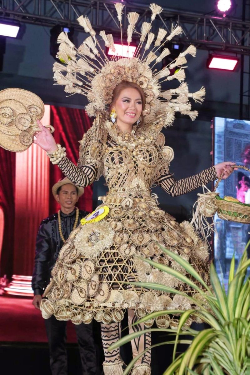 Jedahzzling's tweet photo. It is with so much pride and honor to have worn the @themissuniverseph 2020 Best in National Costume.Thank sir Danny Booc for creating such remarkable masterpiece and of course for trusting me to be the first to wear it after Lou's. 
It is indeed the best of the best!
#natcos https://t.co/9PaSgvs5Oi