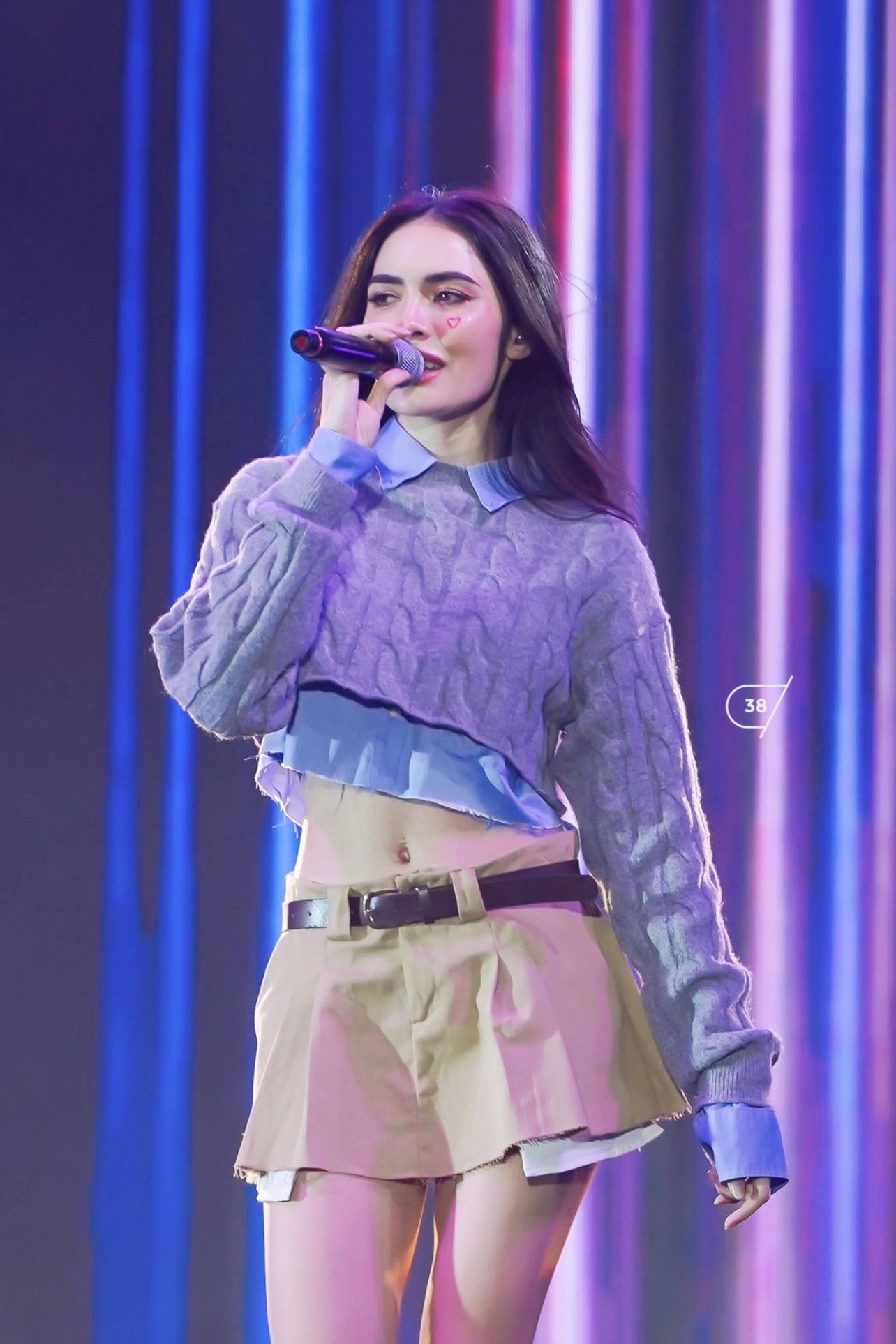 Megan Nutt Twitter 93 - a5dab5u