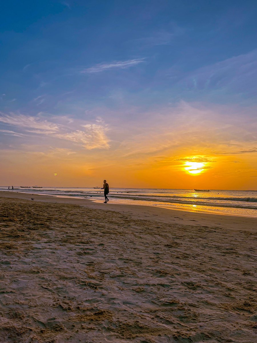 SUNRISE IN TULUM 

🌅Reason #1 to live here…

🌱We are the sustainable way of living
contact us📲