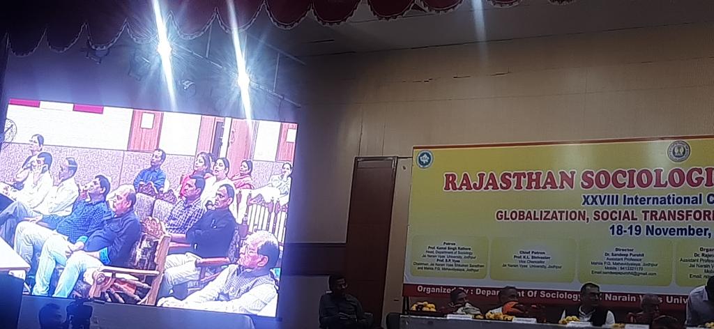 AchlaRa28261723's tweet photo. राजस्थान सोशियोलोजिकल ऐसोसिएशन व समाज शास्त्र विभाग जयनारायण व्यास विश्वविद्यालय जोधपुर द्वारा आयोजित 28 वें अन्तरराष्ट्रीय कान्फ्रेंस में "वैश्वीकरण व राजस्थान में स्वास्थ्य का अधिकार" विषय पर विचार व्यक्त कर पेपर वाचन का अवसर मिला ।वैश्वीकरण ने विश्व मे देशो की सरहदो व दूरियों https://t.co/jUfI3Lpxmr
