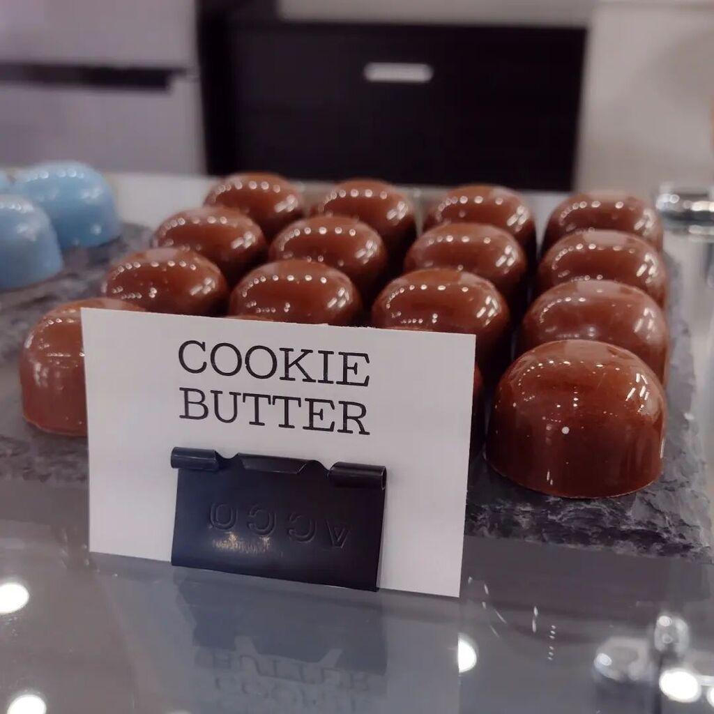 It's that time of year again--cookie butter is back! Jars and cookie butter bonbons are now available at our Occoquan shop and our online shop!

Like everything in our shop, we make our cookie butter from scratch. We start with speculaas cookies that are… instagr.am/p/ClJoUiWJvtB/