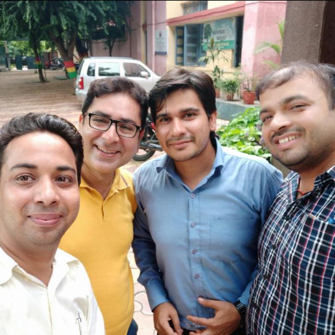 शुभ जन्मदिन रोहित भाई जी!🙏🍫🌹🌞💐✒️ आप कर्तव्य पथ पर अग्रसर होते हुए आनंदित रहें! स्वस्थ रहें! और मस्त रहें!