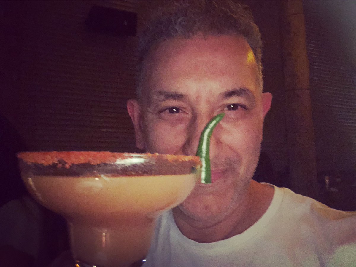 #LordOfTheStrings #azizibrahim 🎸in #bangalore #india 🇮🇳 with green chilli /guava cocktail plus salt & red chilli rim! 😵‍💫
Loving it here 🤎 lovely peeps. 
Working hard reprezenting @McrMuseum ✊🏽 #southasiagallery to @IME_Bangalore @inBritish