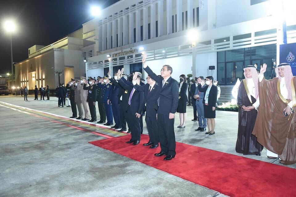 Skyboyz15's tweet image. นายกรัฐมนตรี ส่งเสด็จเจ้าชายมุฮัมมัด บิน ซัลมาน บิน อับดุลอะซีซ อาล ซะอูด มกุฎราชกุมาร และนายกรัฐมนตรีแห่งราชอาณาจักรซาอุดีอาระเบีย ณ ท่าอากาศยานทหาร 2 กองบิน 6 (บน.6) ดอนเมือง กรุงเทพฯ 🇹🇭💜🇸🇦
#เอเปค2565 #APEC2022 #APEC2022THAILAND #Saudi #SaudiArabia #ซาอุดีอาระเบีย