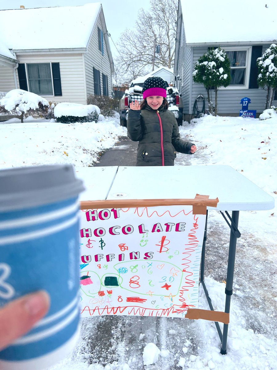 sabresgame's tweet photo. The cutest neighbor providing hot chocolate &amp; muffins for all the nearby shovelers! Buffalo truly is the city of good neighbors #beon2 @WGRZ #buffalo https://t.co/GL0PVmkPH5