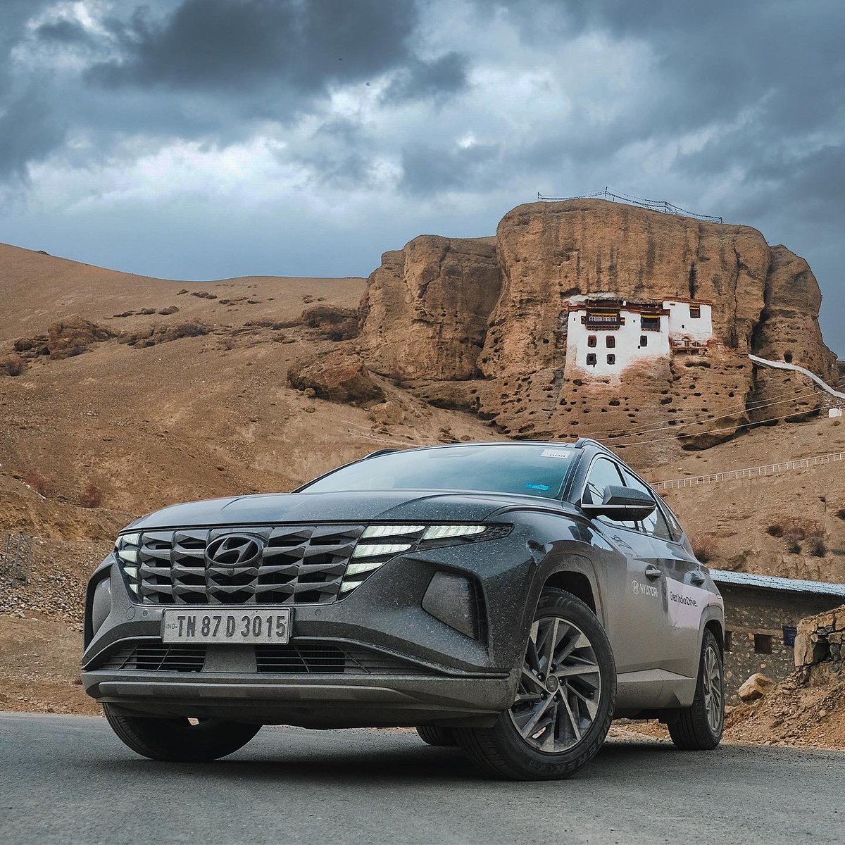 carandbike's tweet photo. Today on the 2022 Hyundai Great India Drive with the #allnewTucson we visited the Lamayuru Monastery in Leh. In the process we crossed 2 mountain passes including FotuLa which at approx. 13,500 ft is the highest point on the Srinagar-Leh road. #HyundaiIndia #GID2022 #Lamayuru https://t.co/two0z0A7OO