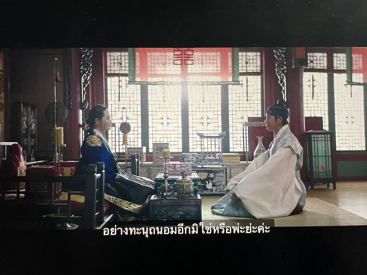 LuckyNN_18's tweet photo. “ลูกเติบโตมาได้ดีกว่าเหล่าองค์ชายที่ใสซื่อและไร้เดียงสาที่ถูกเลี้ยงดูในวังหลวงอย่างทะนุถนอมมิใช่หรือพ่ะย่ะค่ะ” 

ซึ้งกับซีนนี้นะ คือคังนางก็รู้แหละว่าแม่รส.ผิดอ่ะ เลยพูดอีกมุมหนึ่งมาปลอบใจแม่เหมือนกัน แม่ปลอบหลายคนแล้วคังเลยปลอบแม่บ้าง 🥹#ใต้ร่มราชินี
#UnderTheQueensUmbrellaEp11 https://t.co/ZjyssqF1bs