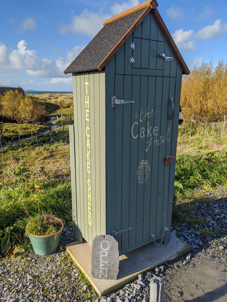 kashcahs's tweet photo. Highly recommend stopping at the Cake Shed that's on the way to Luskentyre beach if you're ever out there. Coz CAAKKKEEE! (It really was delicious...😋) https://t.co/OqmxCQIMWW