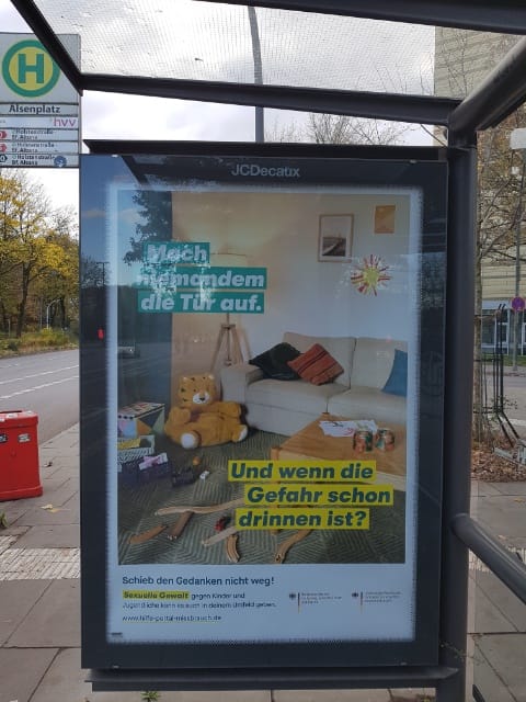 #NichtWegschieben #missbrauch #sexuellegewalt  an Kindern und Jugendlichen kann es überall &amp; immer geben. Kampagnebild von der <a href="/ubskm_de/">UBSKM</a> <a href="/kerstinclaus/">Kerstin Claus</a> hier in #Hamburg. Und ihr so, habt ihr es auch schon gesehen, lasst mal sammeln