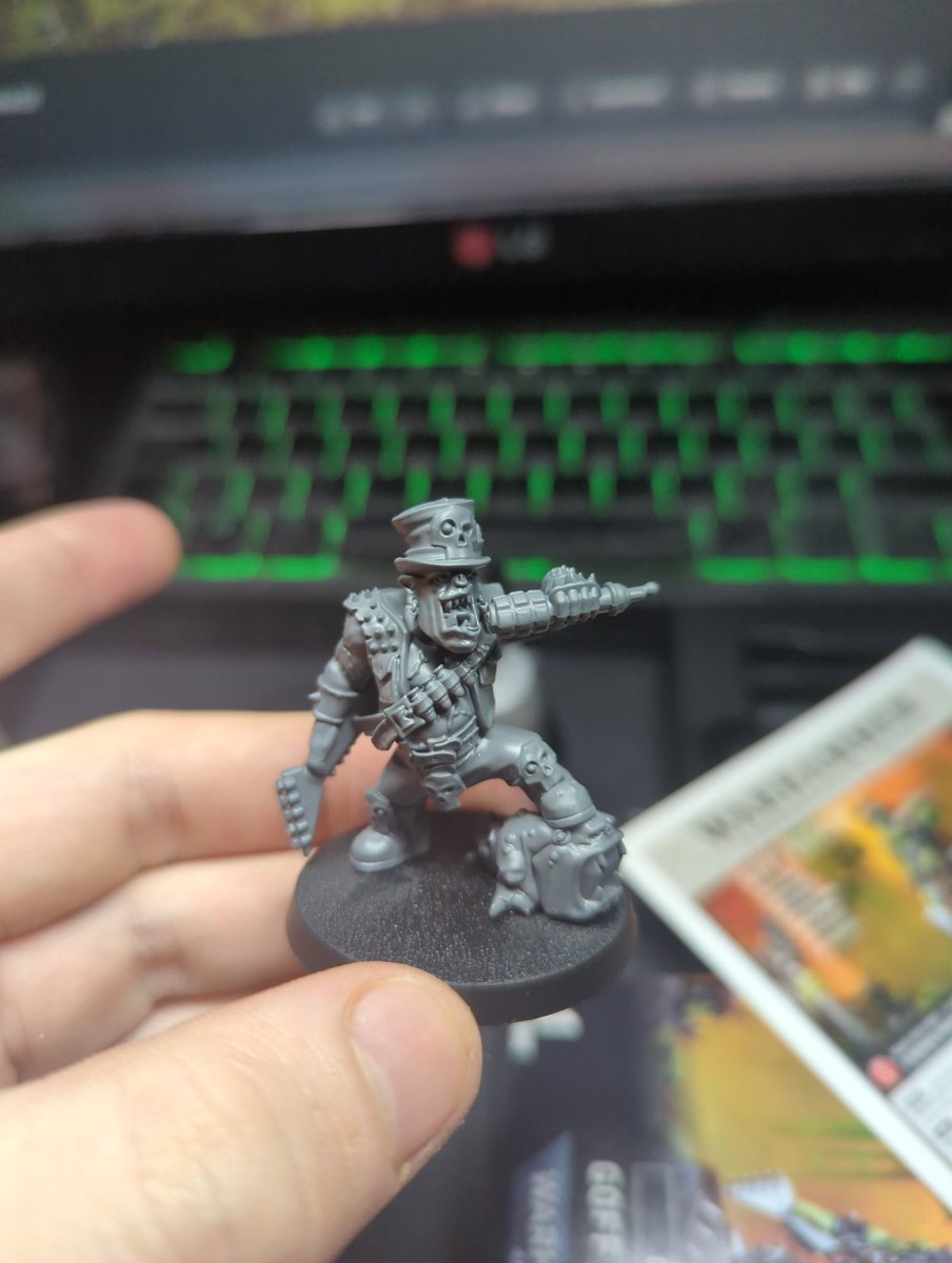 paintingllama's tweet image. I'm actually gonna jump back on the stream train, and what a mini to start it back up again. Super excited to paint up this rocking lil fella. 
Come join me at around 7pm gmt.
twitch.tv/thepaintinglla…
#warhammer40k #WarhammerCommunity #minipainting #wepaintminis