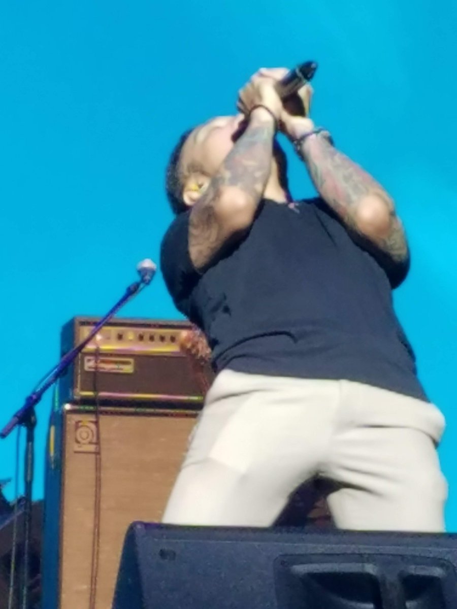journeyfan_1's tweet photo. November 2017 one of the best weekends I've ever had. Two @arnelpineda solo shows and seeing and meeting a lot of friends. #favoritefrontman https://t.co/E8ilci5y0a