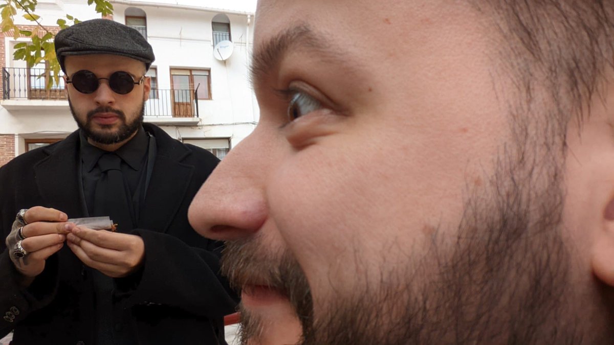 tomkeytv's tweet photo. Alguien me puede quitar al de la derecha? https://t.co/CokrdYPGZA