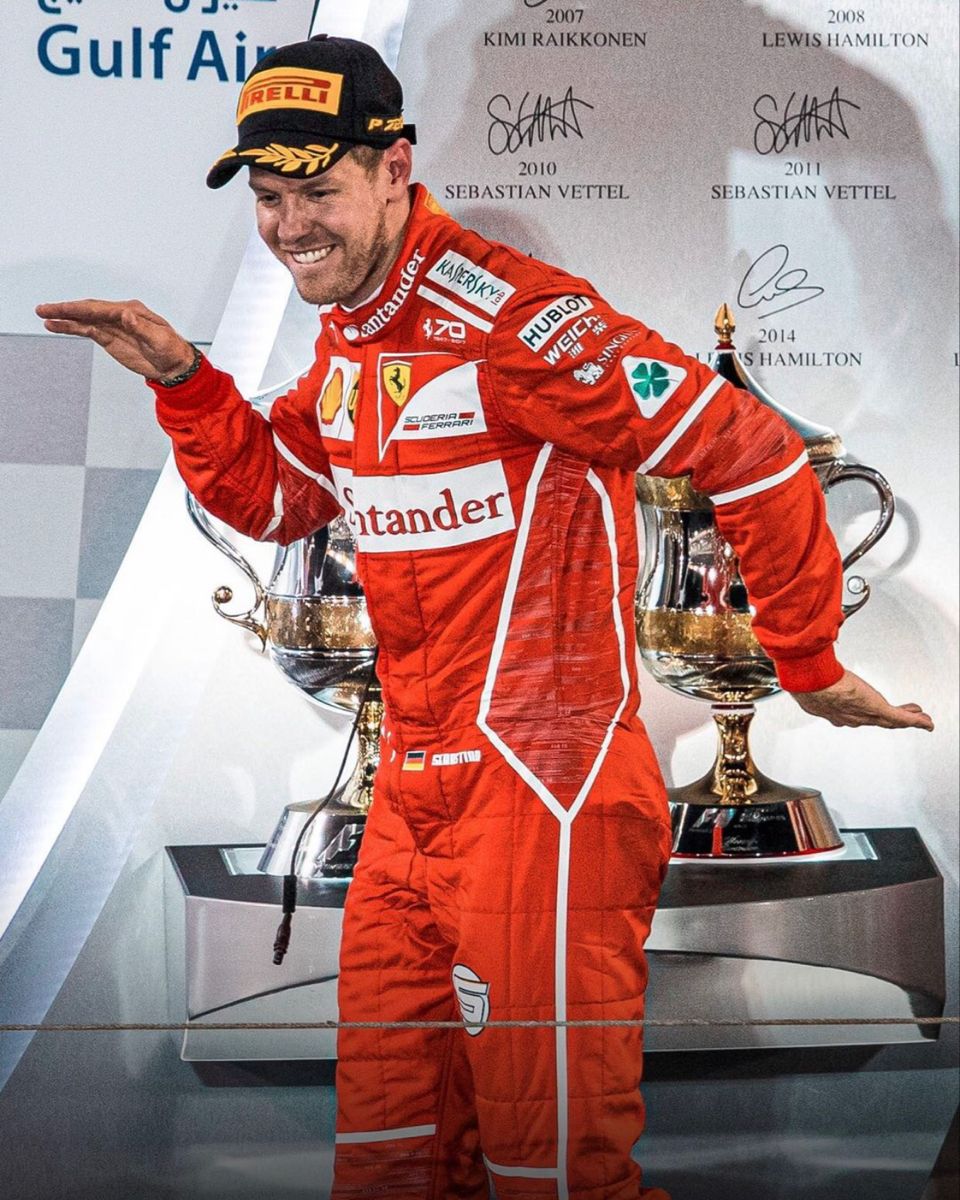 TearOffFR's tweet photo. 📸 Nous y sommes... c'est aujourd'hui le dernier GP de la carrière de Sebastian Vettel, légende de la #F1 ! 🥹

Profitions des derniers instants dans ce #AbuDhabiGP du 4x champion du monde ! 🙏

#DankeSeb https://t.co/X17dTsbnvY