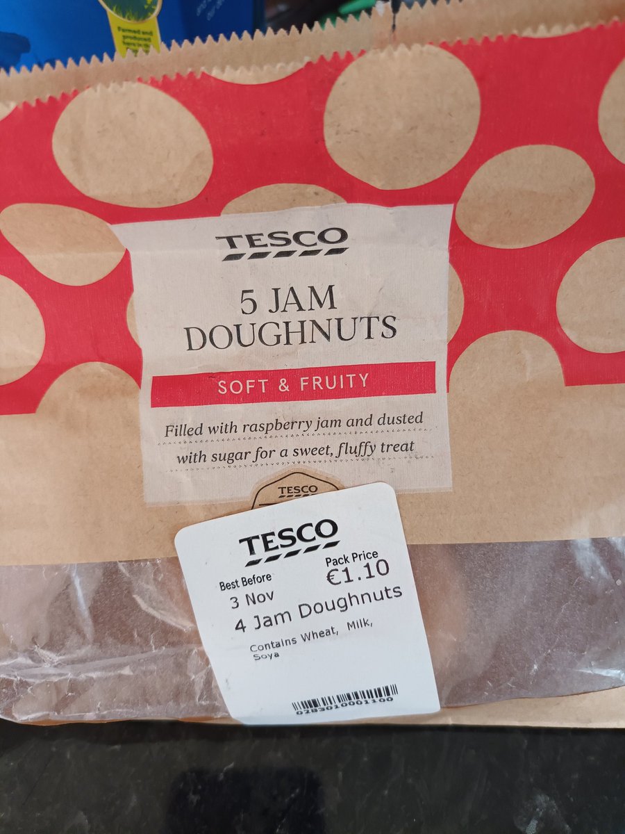 annmcewan1's tweet photo. @TescoIrl I received 4 donuts. Was I left short of a donut or is this false advertising ? https://t.co/N2pxTzTvwH