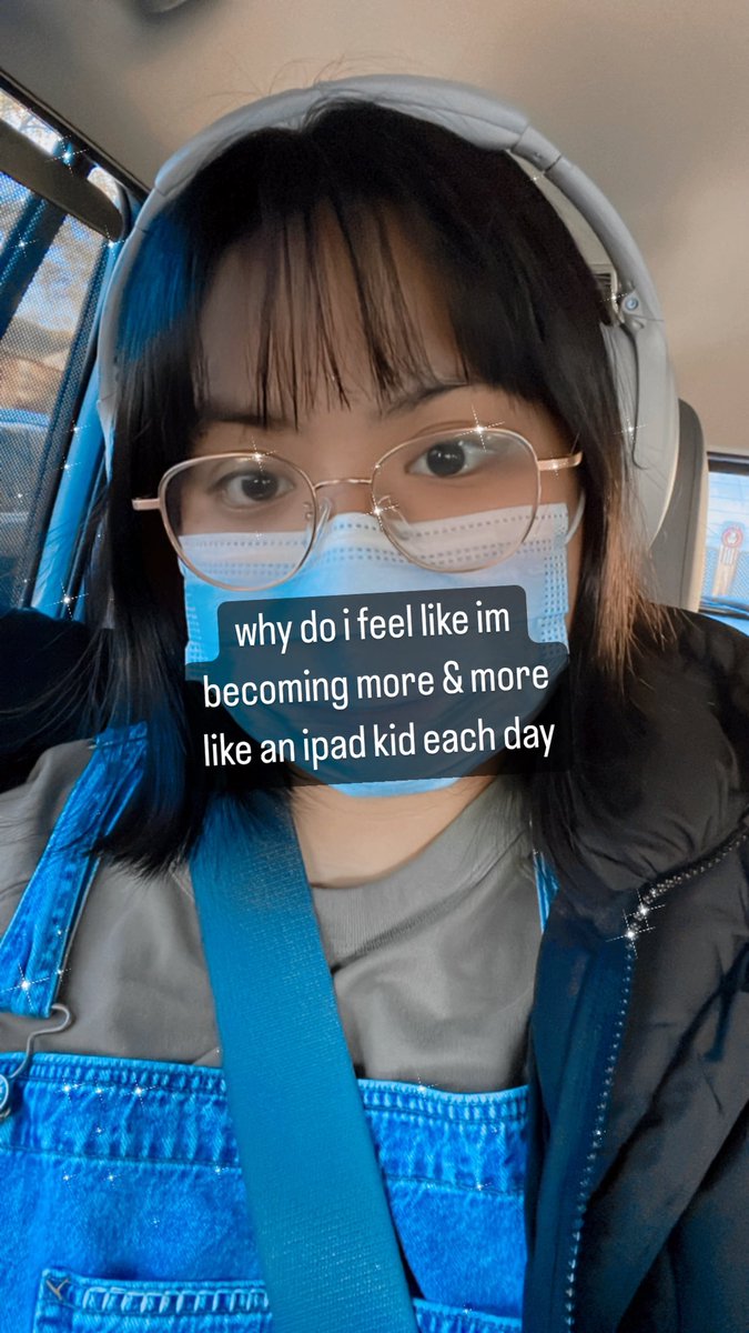 janaliyaa's tweet photo. my brother always tells me i dress up like an ipad kid 👁 now im lowkey believing him https://t.co/5McyRmAyYD