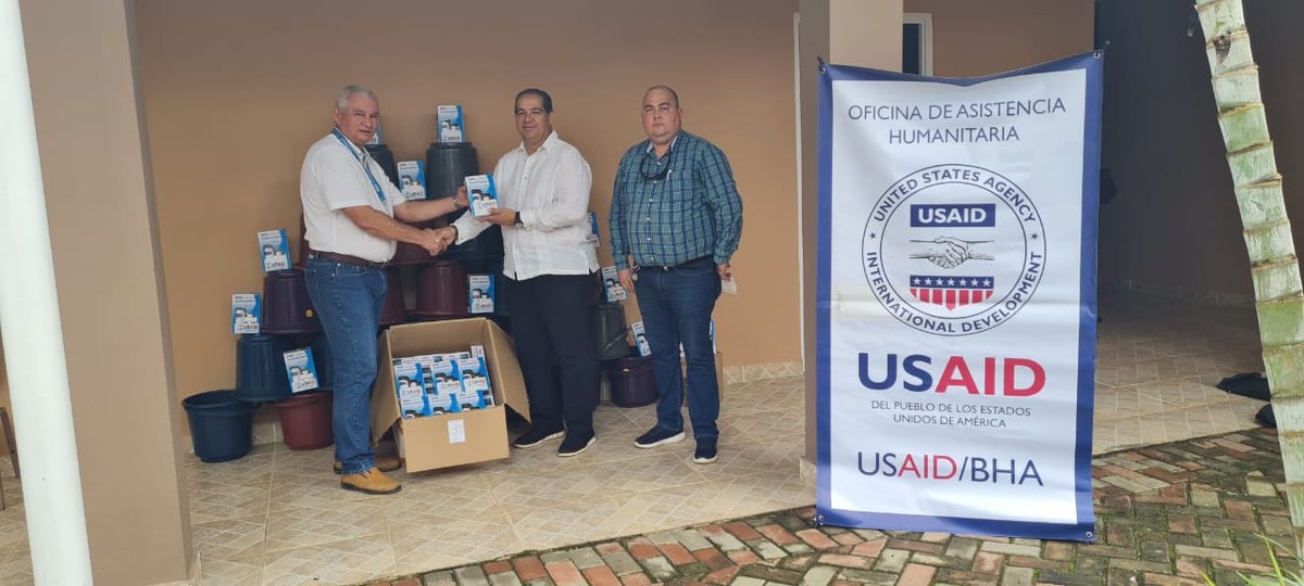 AmupaOficial's tweet photo. La Asociación de Municipios de Panamá por medio de su presidente H.A. Eliecer Cortes, recibió filtros de purificación de agua y recipientes con tapas, gracias al apoyo de aliados estratégicos @USAIDSavesLives. https://t.co/YoPdS5HZga