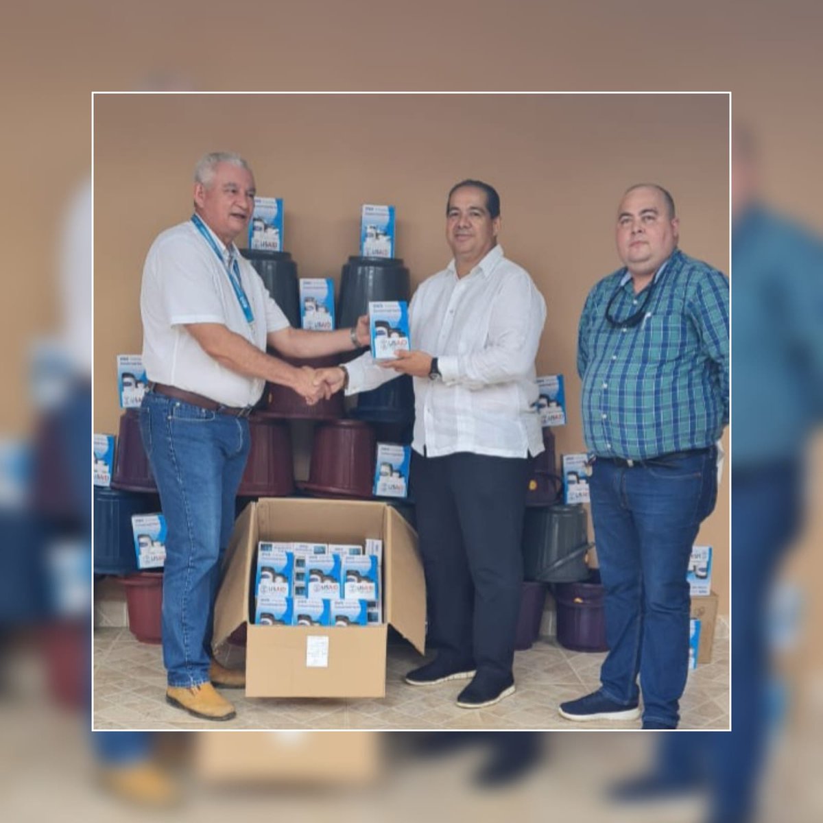 La Asociación de Municipios de Panamá por medio de su presidente H.A. Eliecer Cortes, recibió filtros de purificación de agua y recipientes con tapas, gracias al apoyo de aliados estratégicos <a href="/USAIDSavesLives/">USAID's Bureau for Humanitarian Assistance</a>.