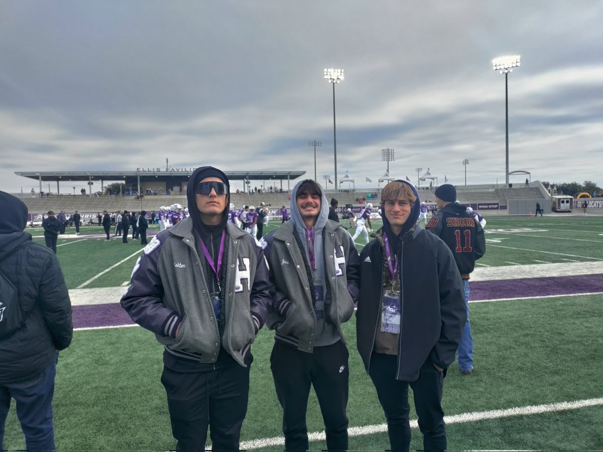 Got some cats here watching <a href="/ACUFootball/">ACU Football</a>. The Wildcats about to put it on SFA.