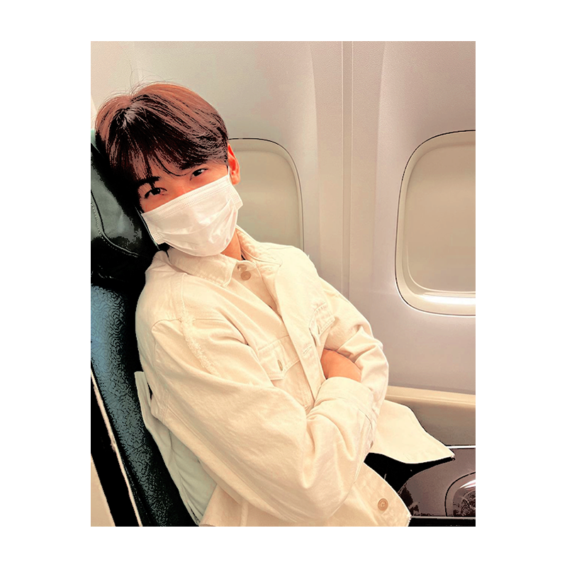 hanjakga's tweet photo. 인천 : 𝟐𝟐𝟏𝟏𝟏𝟗
𝐏𝐎𝐕 : you're my boyfriend [ @yooyangi ] and we're about to go on a trip to paris to celebrate both the start of our relationship and our one month anniversary (a few days late) and we're madly in love &amp; everything is right in the world. #두유𝟏𝐌𝐎𝐍𝐓𝐇 ♡ https://t.co/HF51gO1jwu