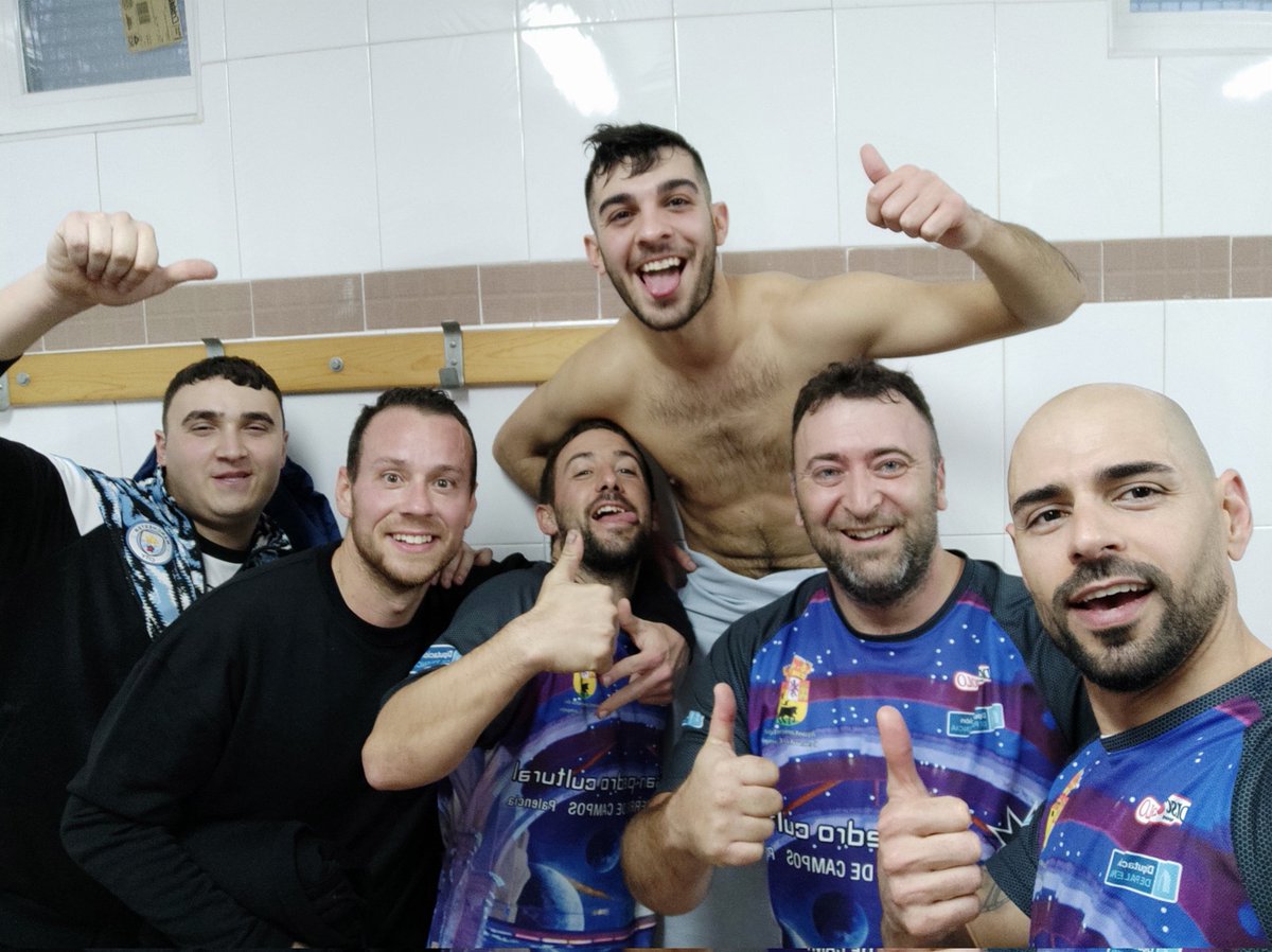 futsal_becerril's tweet photo. Becerril de Campos "B" - Autilla

Victoria para los locales, 6-3
Oy vuelve a faltar medio equipo, y tal y como se puso el partido y con un marcador adverso, se supo reaccionar y volvemos salir contentos del pabellón.....
Los goles ⚽:
Maikel.  3
Fonsi.  2
Raul.  1 https://t.co/BsKTczDbq4