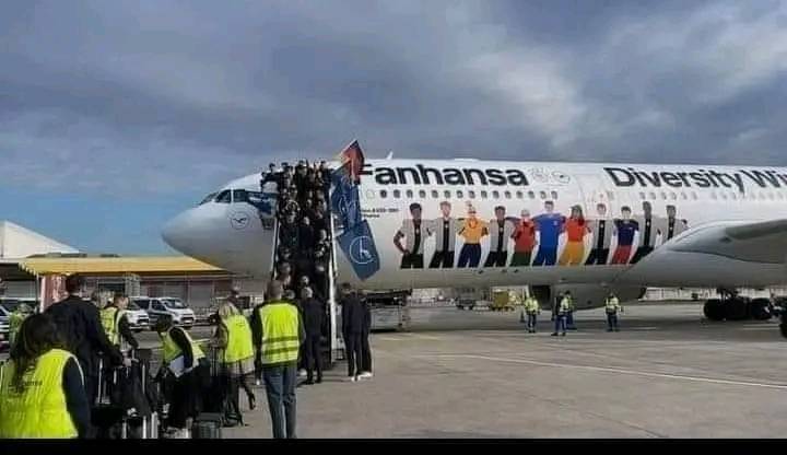 masafatxx1's tweet photo. 1
Qatar refuses to receive the German national team plane, which bears the gay logo. The plane returned to the Sultanate of Oman airport and was replaced by another plane that did not bear the logo. https://t.co/eLkU1uKQV7