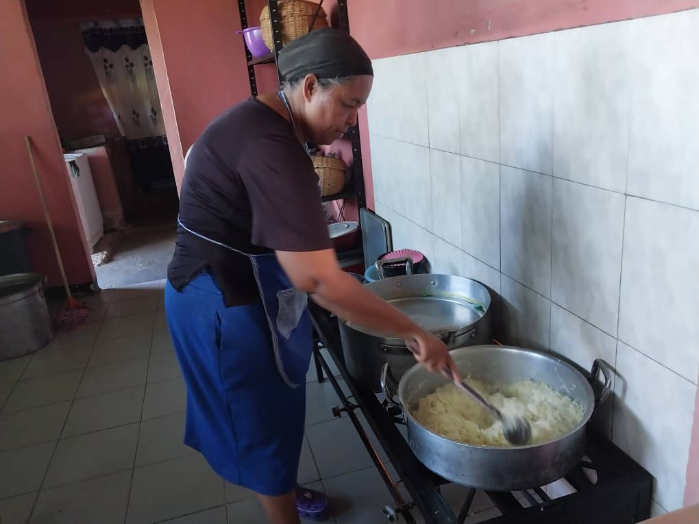#Mérida | Las Casas de Alimentación del municipio Caracciolo Parra Olmedo, se mantienen incorporadas a la atención de familias afectadas por las lluvias, garantizado platos de comida caliente, nutritivos y a diario 
¡Nada nos detiene!