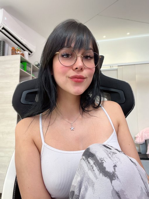Hoy es d&iacute;a de Watch party de la #vctgamechangers  Hoy me acompa&ntilde;a @Dobsha_  Ven 💜  https://t.co/wcNc7vUkDz<a href="/tag/vctgamechangers"class="tags">#vctgamechangers</a>